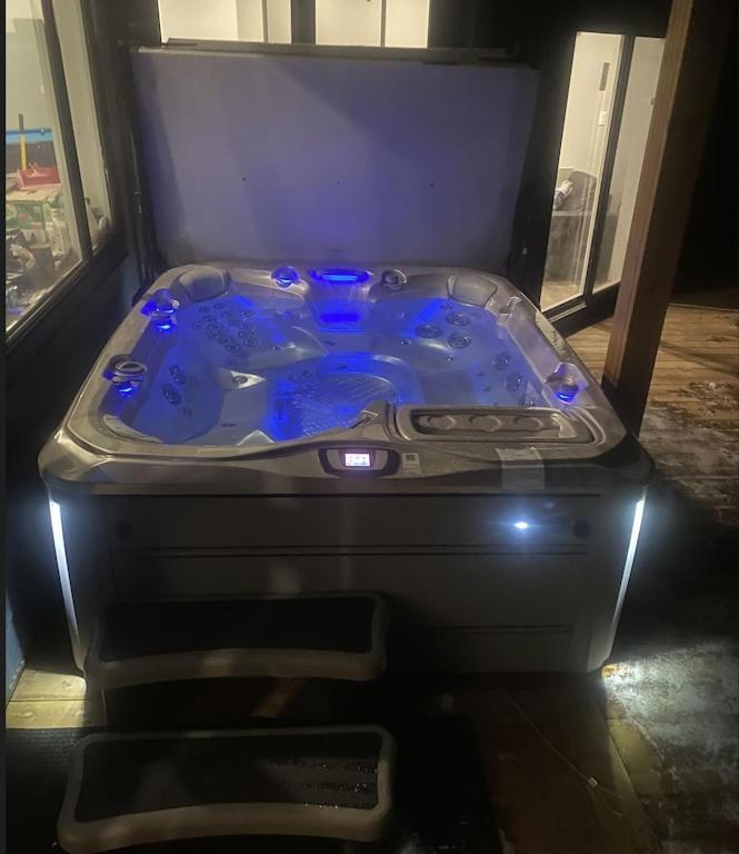 Ski In Ski Out With Huge Game Room And Hot Tub Fernie Luaran gambar