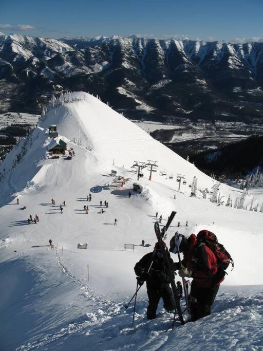 Ski In Ski Out With Huge Game Room And Hot Tub Fernie Luaran gambar