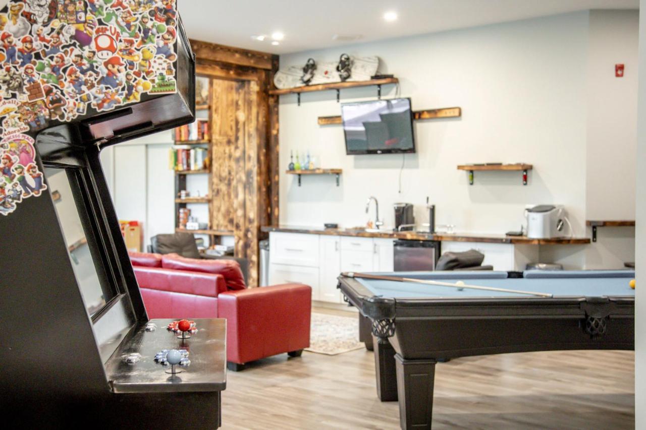 Ski In Ski Out With Huge Game Room And Hot Tub Fernie Luaran gambar
